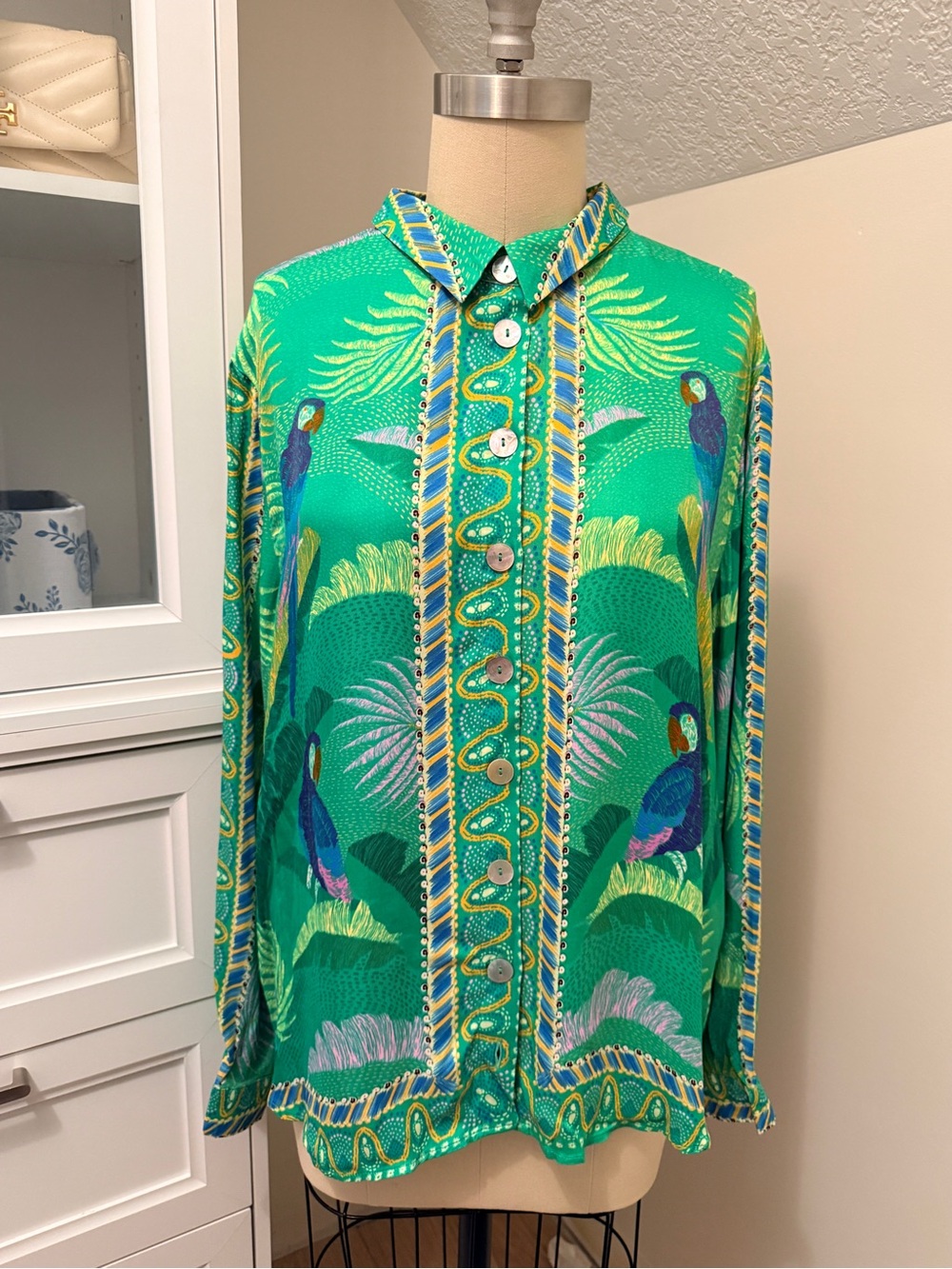 FARM Rio Macaw Scarf Green Tropical Parrot Button-Down Shirt NEW - Picture 4 of 9
